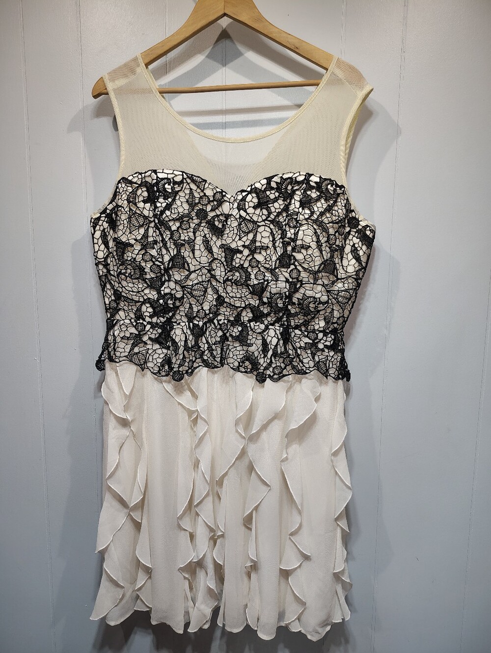 Harry Potter Lace Black Ivory Ruffle Gown size 16‎ Deathly Hollows Formal